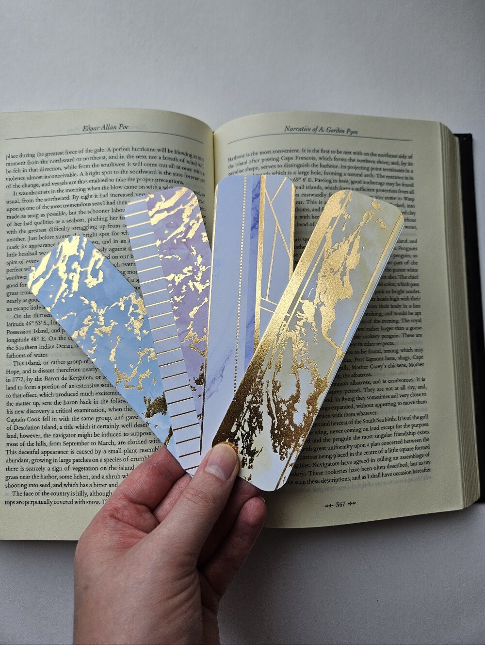 4pc Shiny Gold Patterned Bookmarks
